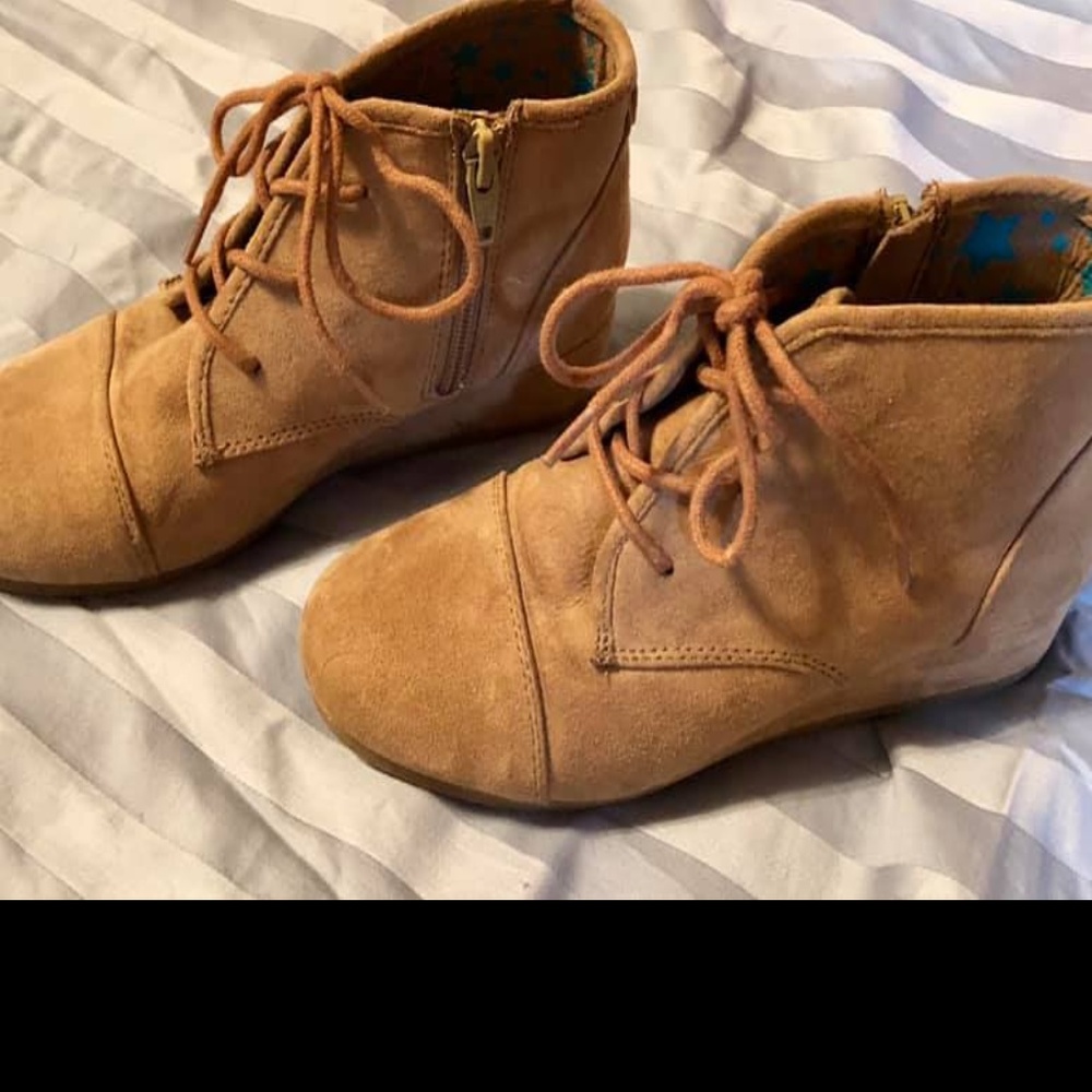 Girls Cat & Jack Suede Booties Size 3